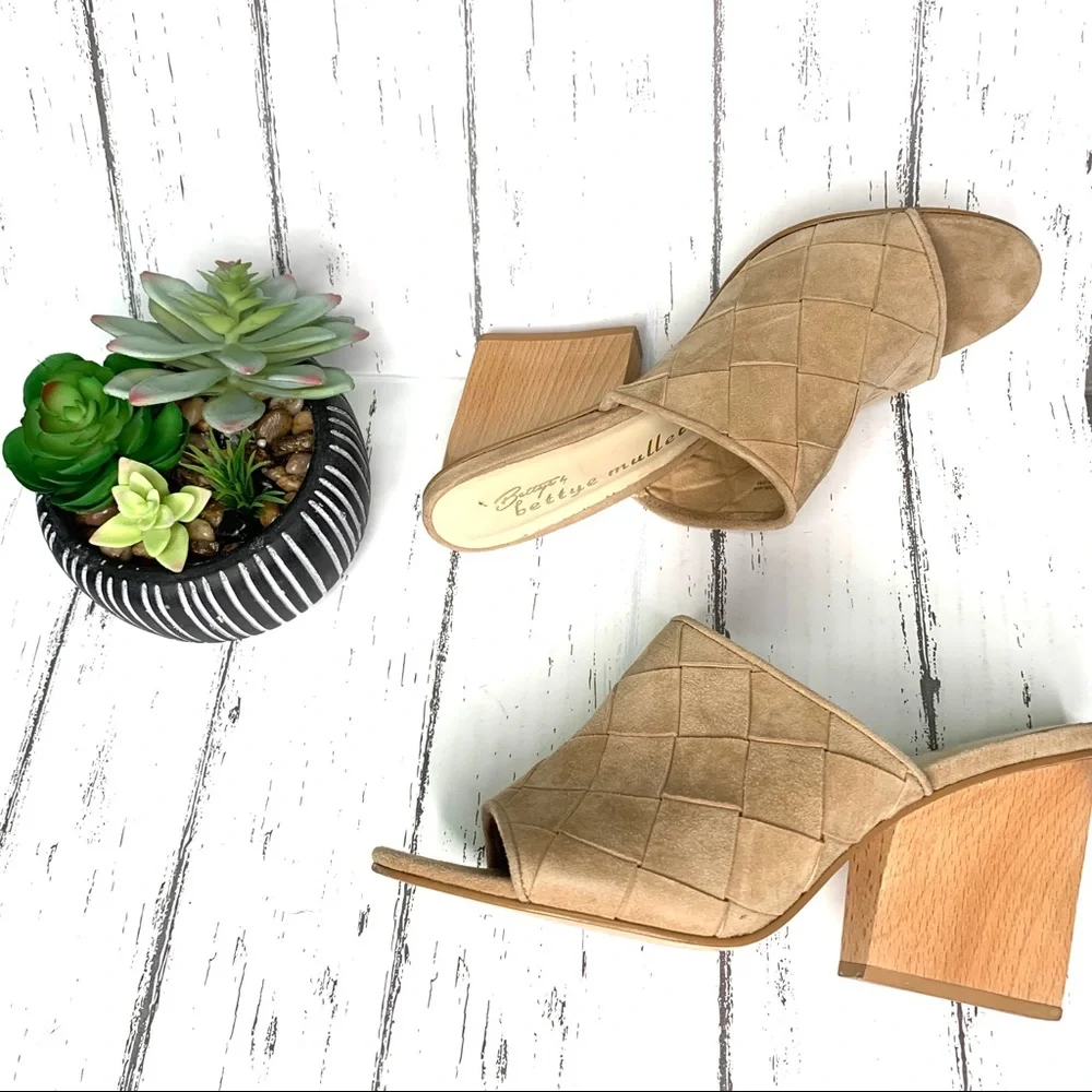 BETTYE BY BETTYE MULLER Chunky Block Heel Woven Tan Suede Mules, 9.5 - Picture 3 of 9